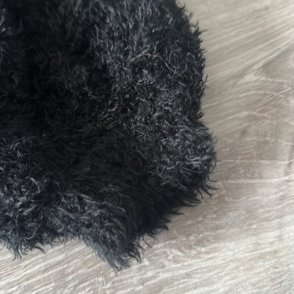 Cute black fuzzy sweater - Picture 3 of 4